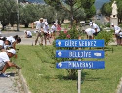 Unesco'nun Gönüllü Gençleri Güre'de Peyzaj Çalışması Yapıyor