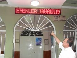 Yüreğir'de İki Camiye Elektronik Pano Takıldı