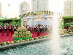 Türkmenistan’da 'Kavun Festivali' Coşkusu