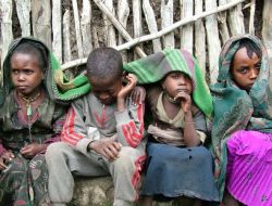 Somalili Binlerce Yetim Yardım Bekliyor