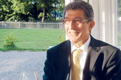 Dönmek için Burkay gibi ağlatan şiir mi yazayım?