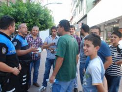 Toplum Destekli Polisler Halkı Broşürle Bilgilendiriyor