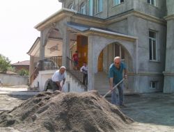 Cemaat Dernekleşince Cami İlgi Merkezi Oldu