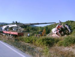 Freni Tutmayan Tankerin Şoförü Atlayarak Kurtuldu