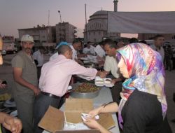 Belediyenin İftar Çadırına Yoğun İlgi