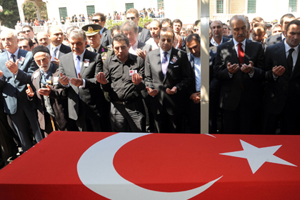 Abdullah Gül şehit cenazesinde..