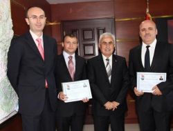 Giresun Valisi Şahin'den 7 Kamu Görevlisine Başarı Belgesi