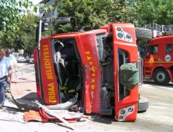 Yangına Giden İtfaiye Aracı Otomobille Çarpıştı: 4 Yaralı