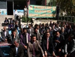 Hakkari'de DTP'liler Öcalan'ın 'Yol Haritası' İçin Oturma Eylemi Yaptı!