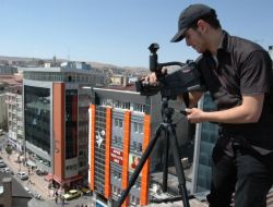 Belgesel Çekimi İçin Çatıya Çıkan Kameraman Sivas Emniyetini Harekete Geçirdi