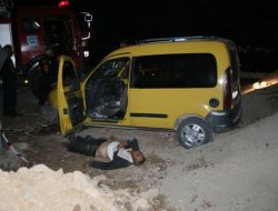 Toprak Yığınına Çarpan Aracın Sürücüsü Hayatını Kaybetti