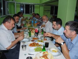 “peygamberimiz (Sav) Misafirlerle Yemek Yemeğe Çok Önem Verirdi”