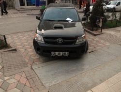 Zabıta, Engelli Kaldırımlarına Park Yapan Sürücüleri Takibe Aldı