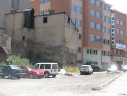 Araçlarını Sokak Aralarına Park Eden Sürücülere Tepki