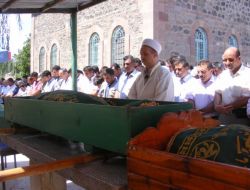 Turan Kardeşler Narman'ı Yasa Boğdu