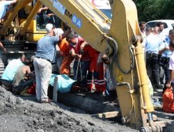 Kanalizasyon İşçisi, Göçük Altında Öldü