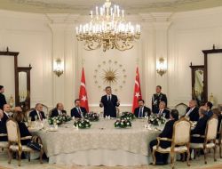 Cumhurbaşkanı Gül, İşçi Ve İşverene İftar Verdi