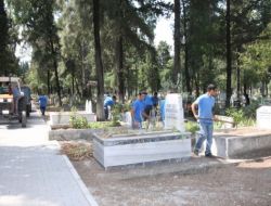Adana'da Mezarlıklar Bakımdan Geçirildi