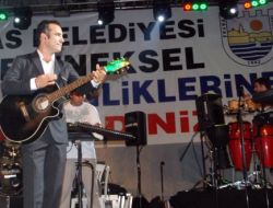 Ferhat Göçer Şarkılarını Şehitler İçin Söyledi