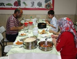 Kimse Yok Mu İhtiyaç Sahibi Aileleri İftarda Buluşturdu