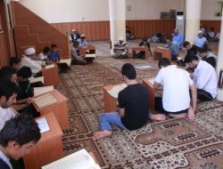 Midyat’ta Camilere Gençlerin İlgisi Dikkat Çekiyor