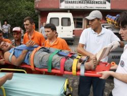 Ayağına Çivi Saplanan Genç Hastaneye Kaldırıldı