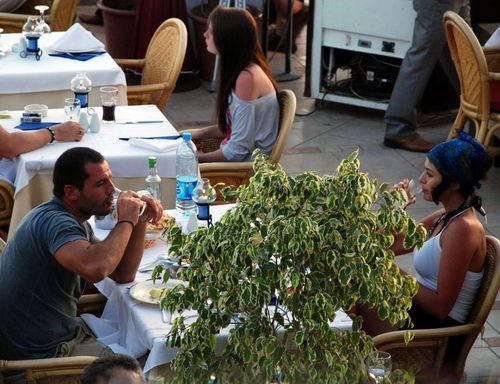 FERHUNDE İSTEDİ, YANINA TAŞINDI