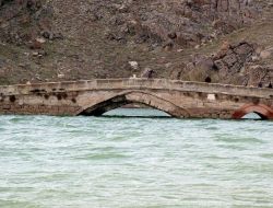 Tarihi Köprüyü Kır Bekçileri Koruyacak