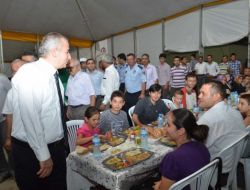 Denizli Belediyesi’nin Çadırında Her Gün 5 Bin Kişi İftar Ediyor