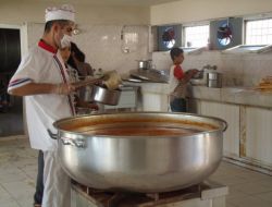 Cizre Kaymakamlığı Hergün 188 Aileye Sıcak Yemek Dağıtıyor