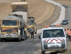 Balıkesir'de Köy Yolları Ramazanda Da Asfaltlanıyor