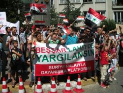 Cuma Namazı Çıkışı Konsolosluk Önünde Suriye Protestosu