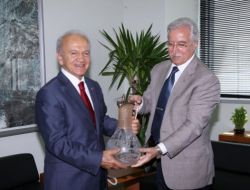 Aldırmaz'dan Vali Atış'a: Vedayı Kabul Etmiyoruz Artık Adanalısınız