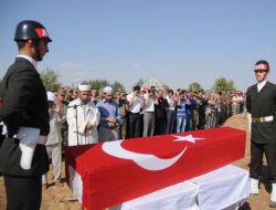 Diyarbakır Şehidini Gözyaşlarıyla Uğurladı