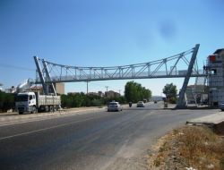 Ölümlü Kazaların Olduğu Yere Üst Geçit Yapıldı