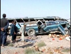 Afganistan’da Otobüs Kazası: 35 Ölü