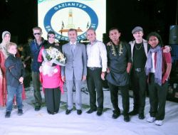 Dua Okutan Endonezyalı Grup Duygulandırdı