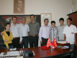 Kaymakam Ve Milli Eğitim Müdürü'nden Başarılı Öğrencilere Ödül