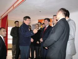 Davutoğlu, Güney Afrika’da Türk Okulunu Ziyaret Etti