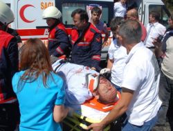 Otomobiller Kafa Kafaya Çarpıştı