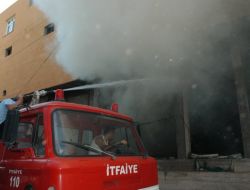 Kadirli’de Saman Deposu Yangını