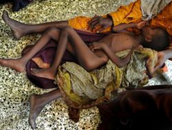 Somali’de Her Gün 20 Çocuk Ölüyor!!