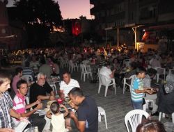 Mahalleliler İmeceyle İftar Veriyor