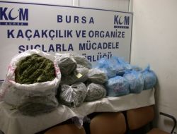 POLİS UYUŞTURUCU TACİRLERİNİ YAKALADI