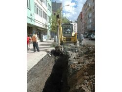 Büyükşehir, Asfaltı Bozmadan Tünel Sistemi İle Altyapı Çalışmaları Yapıyor