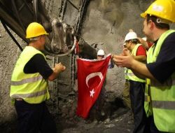 Metro Tüneline Son Darbeyi Kadir Topbaş Vurdu!