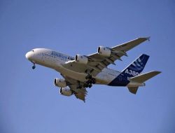 Dünya'nın En Büyük Uçağı Airbus A380 Moskova Semalarında