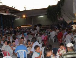 Kula'daki Manavlar Sebzeciler Derneği İftar Verdi