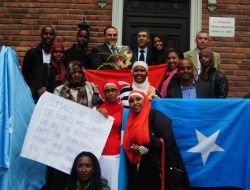 Somalili Gençler, İsveç'te Türk Bayraklarıyla Tur Attı