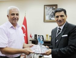 Vali Okutan Veda Turlarını Sürdürüyor